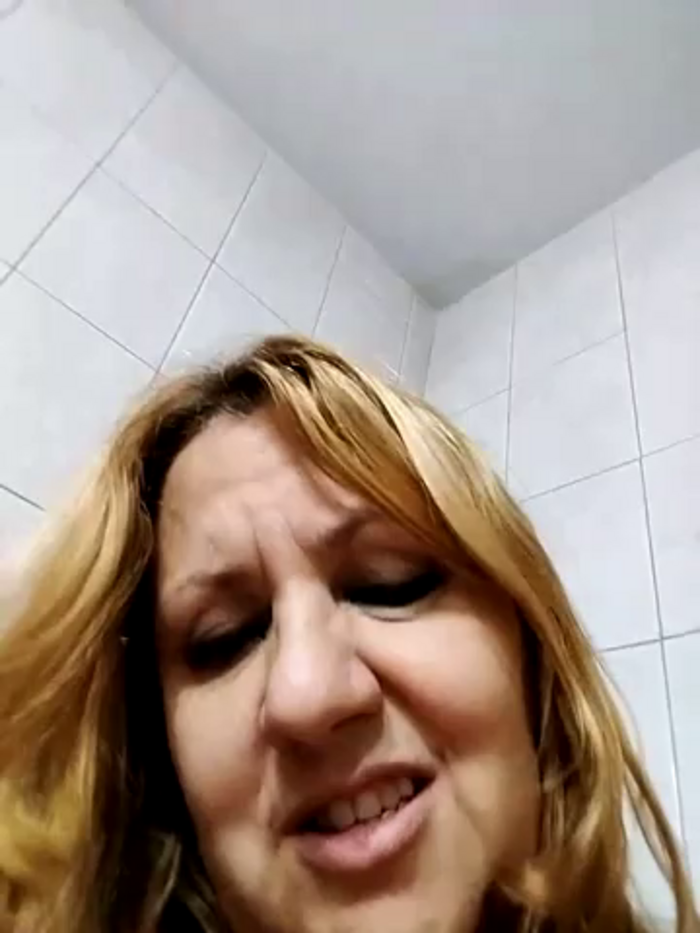 Hotbabysucks1
