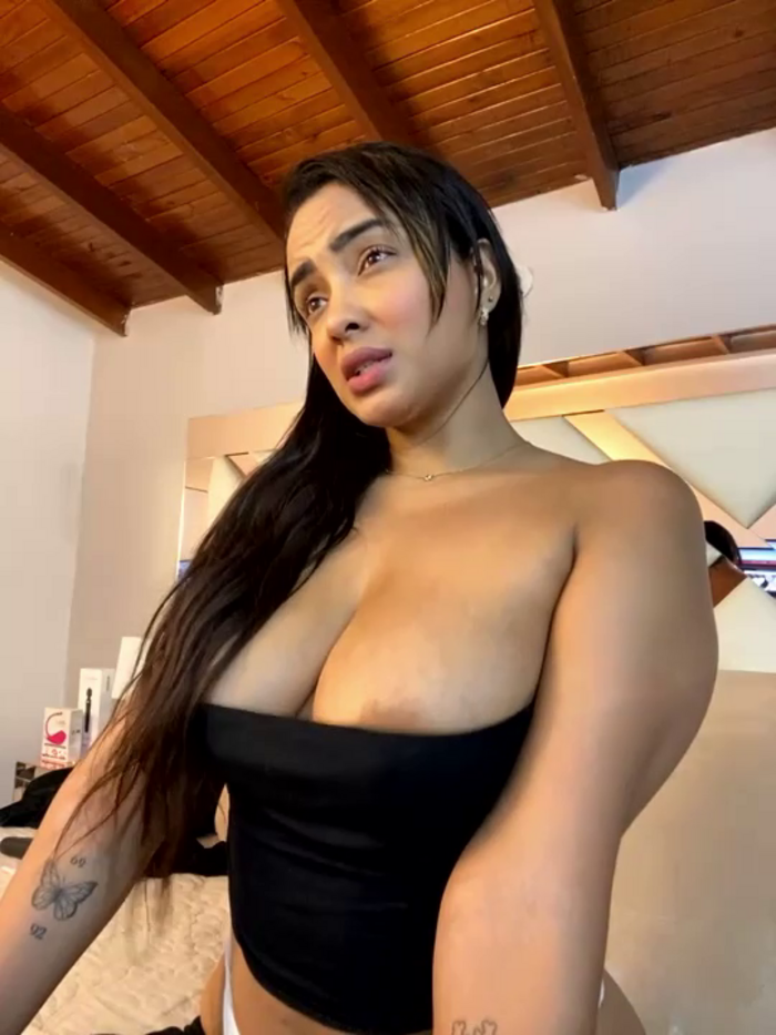 LEAH_DOUUGLASS