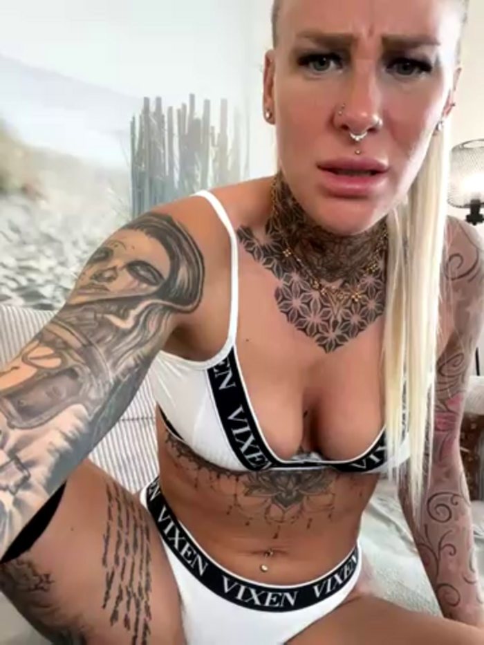 Lara-CumKitten