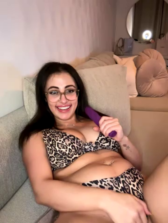 Mina_Khalifa