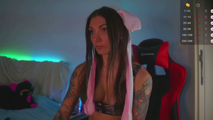 Lady3Holes