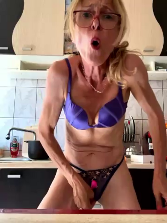 adella13
