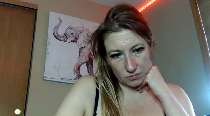 lilyhornyhousewife