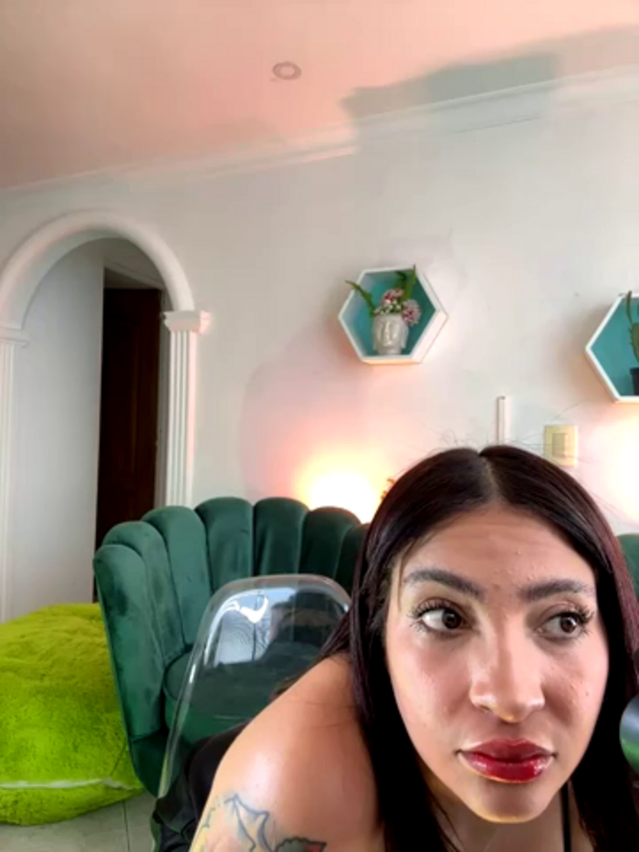 hollyshit_