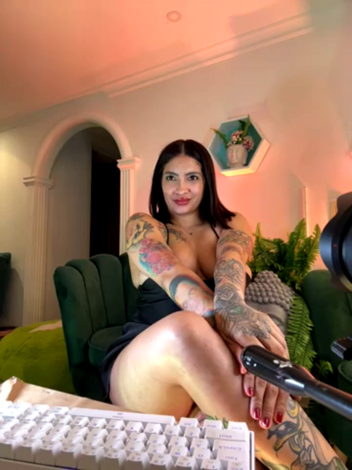 hollyshit_