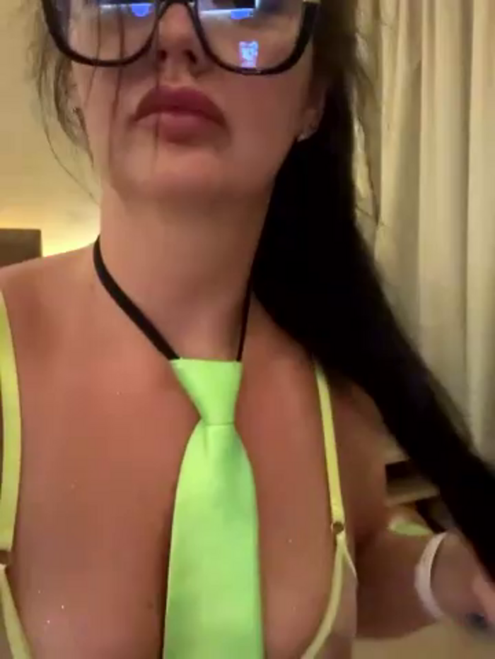 Young_hot_mom