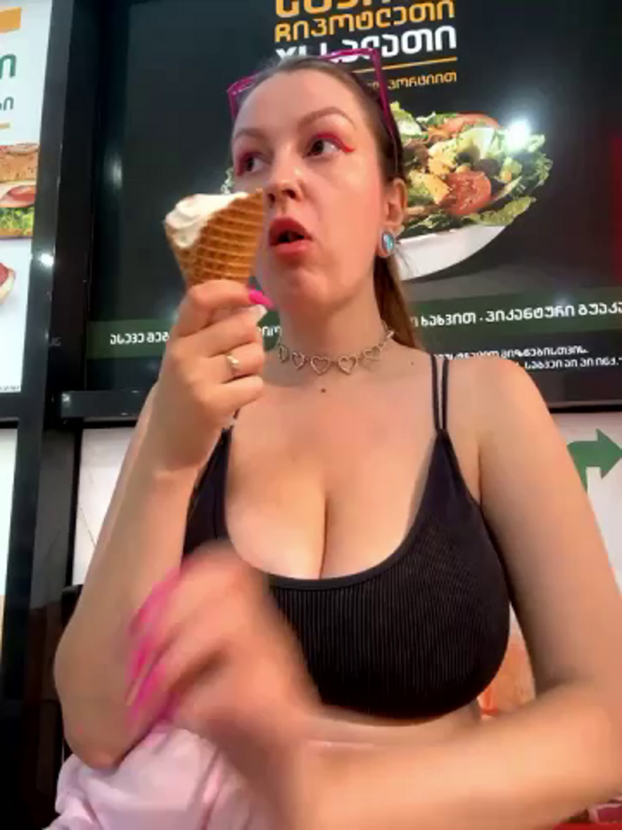 Teya_moon_