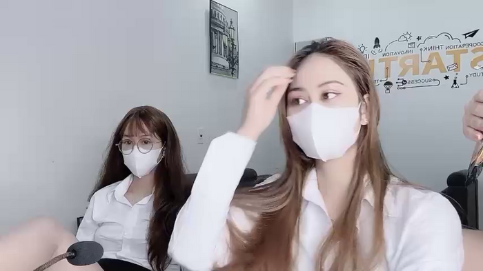 Mono-Stewardesss