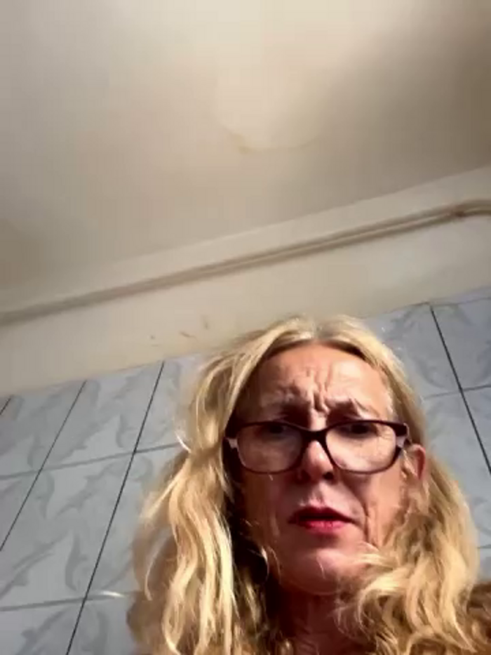 adella13