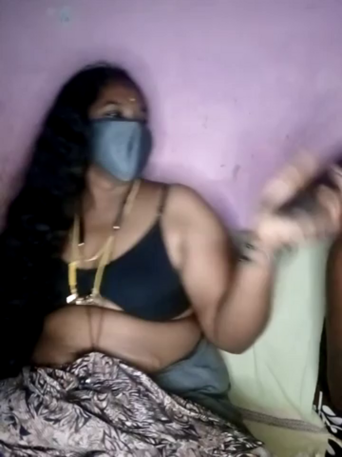 tamilvillagecouple1