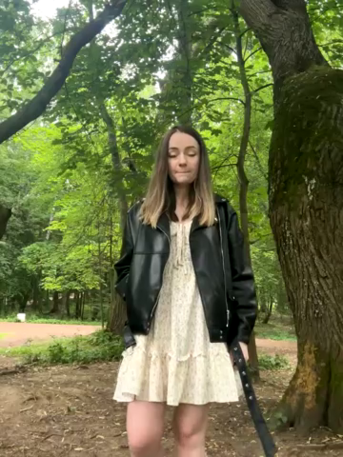 WalkingGirl