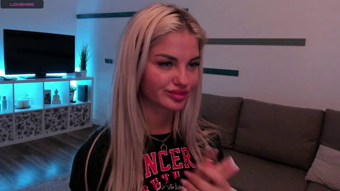 Nia_Blondie_X