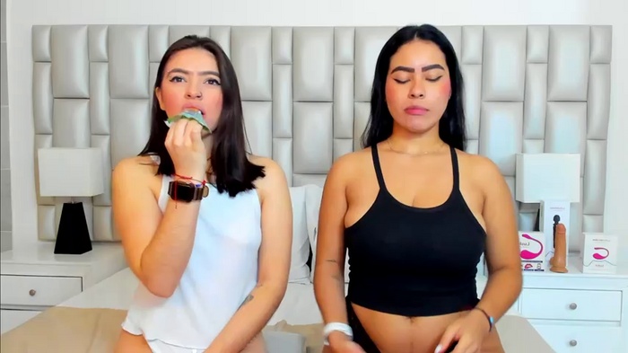 paola_katy_dicks