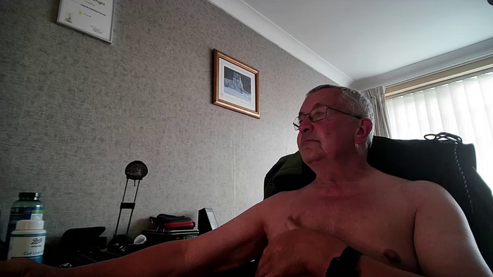 Aandy62