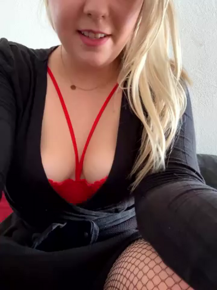LaraBlond