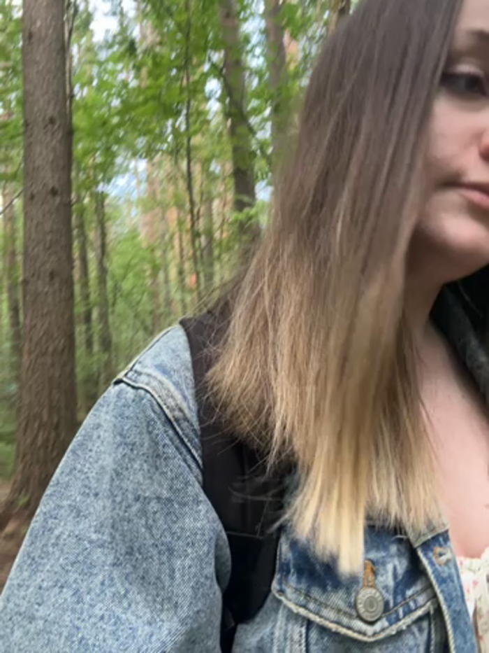 WalkingGirl