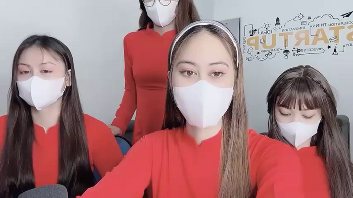 Mono-Stewardesss