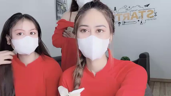 Mono-Stewardesss