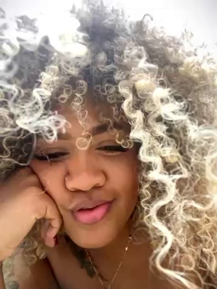 riri_brunnete