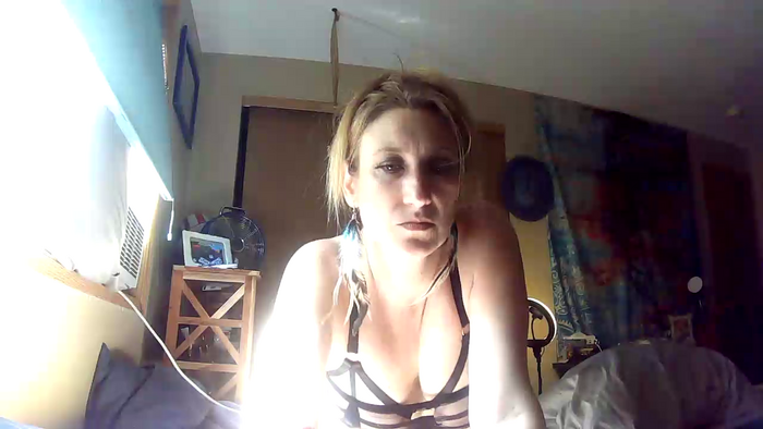 lilyhornyhousewife