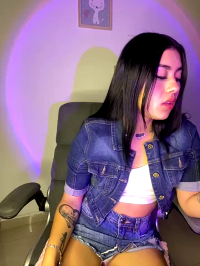 emily_22x