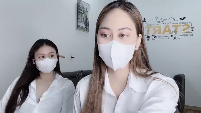 Mono-Stewardesss