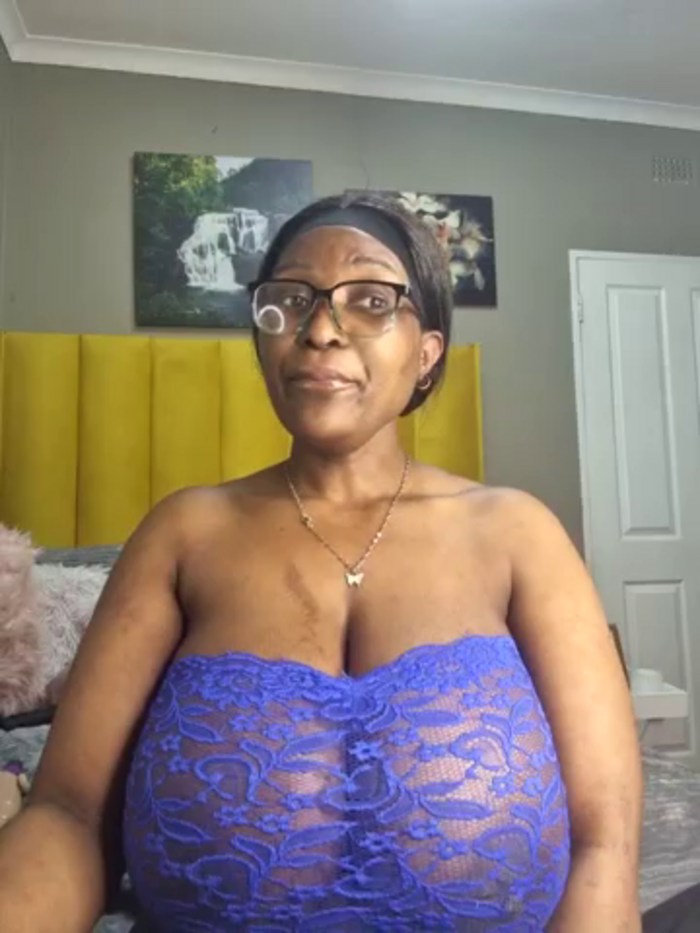 Bustygoddess32