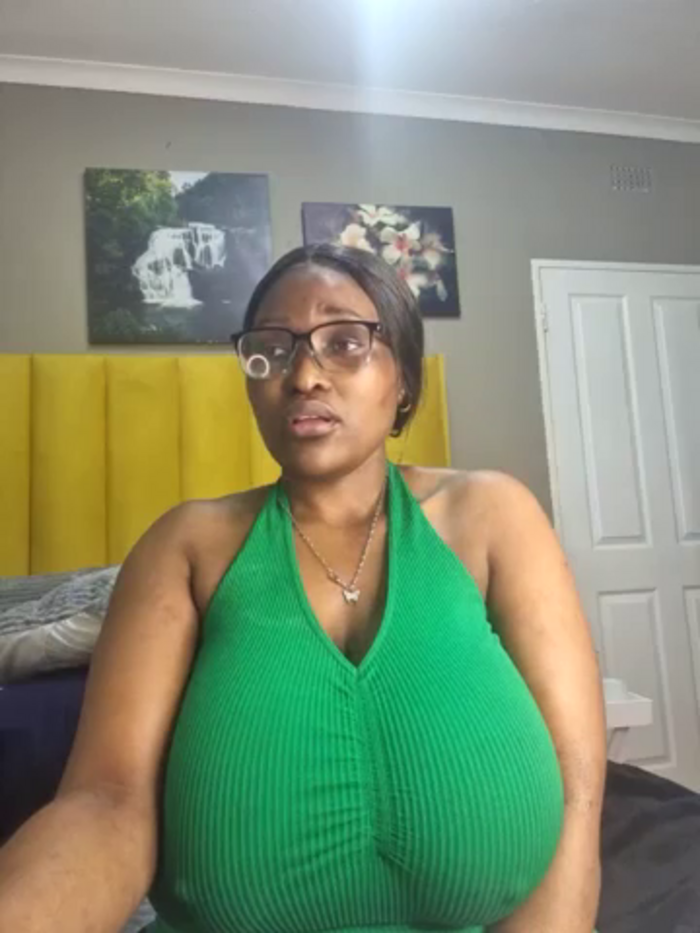 Bustygoddess32