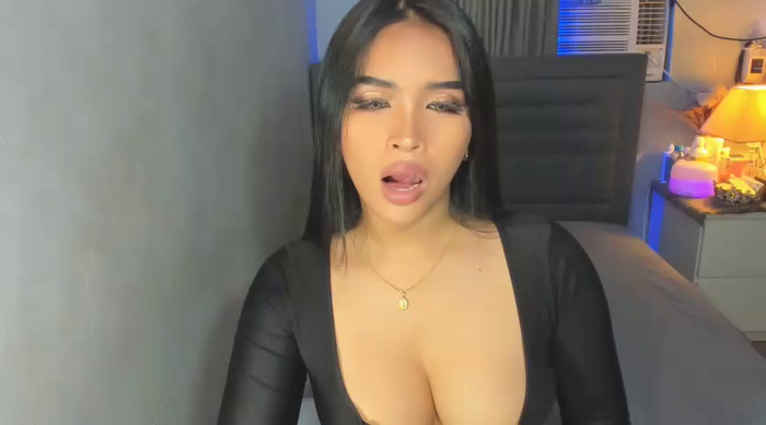 PrettyYoungHugeCockTS