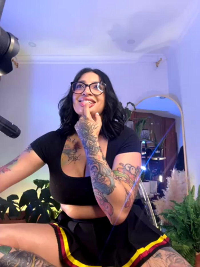 hollyshit_