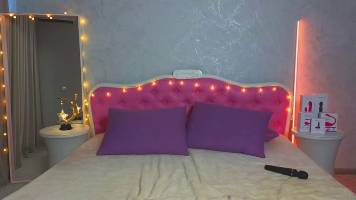 Ariana_Petite