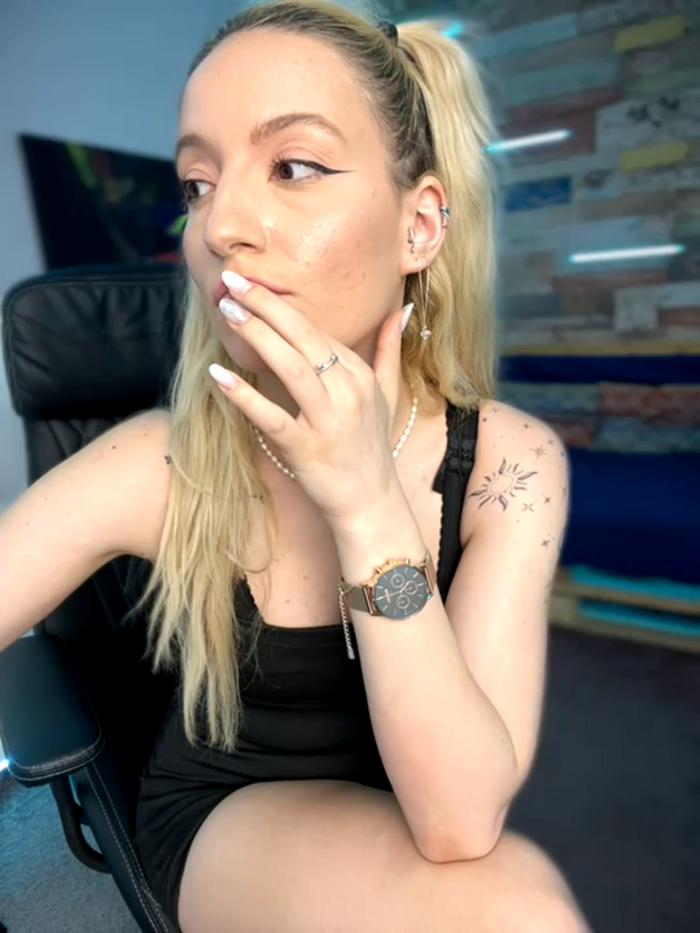 Ella_Charm