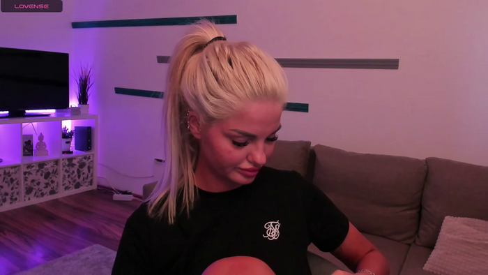 Nia_Blondie_X