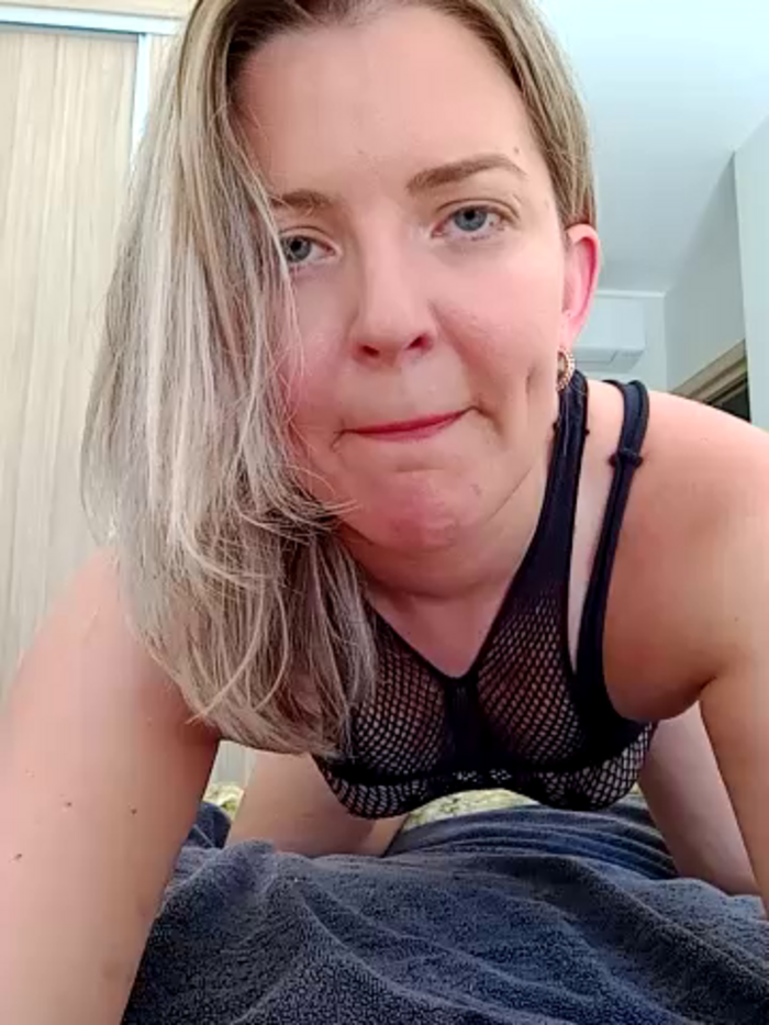 naughtyhollyxxxx