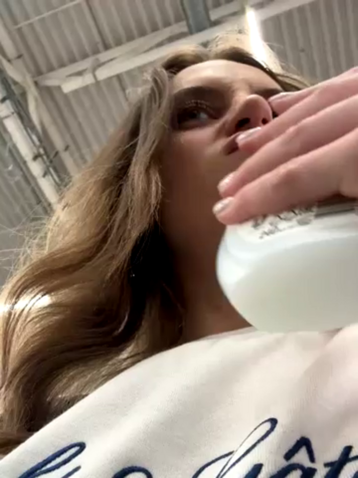 -AngelAri-