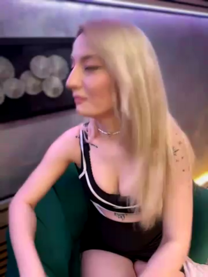 Ella_Charm