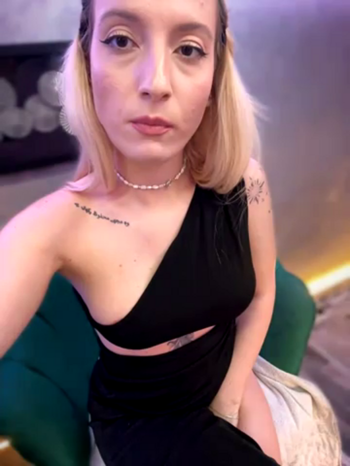 Ella_Charm