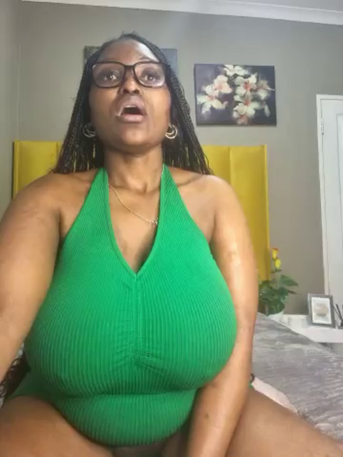 Bustygoddess32