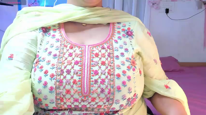 Gulabi_Queen