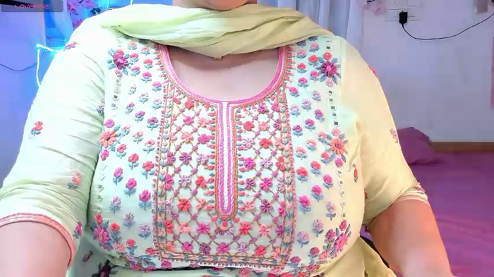 Gulabi_Queen