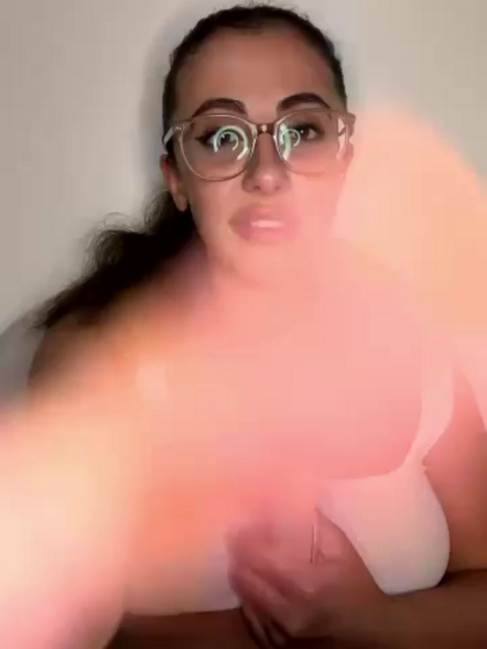 Mina_Khalifa
