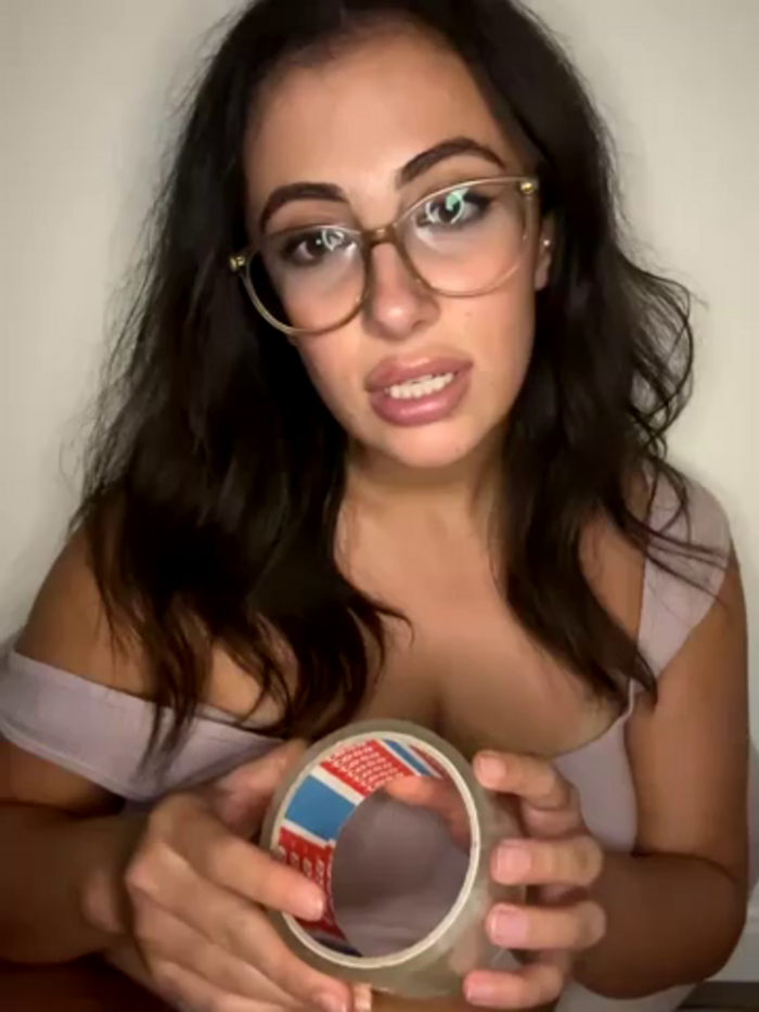 Mina_Khalifa