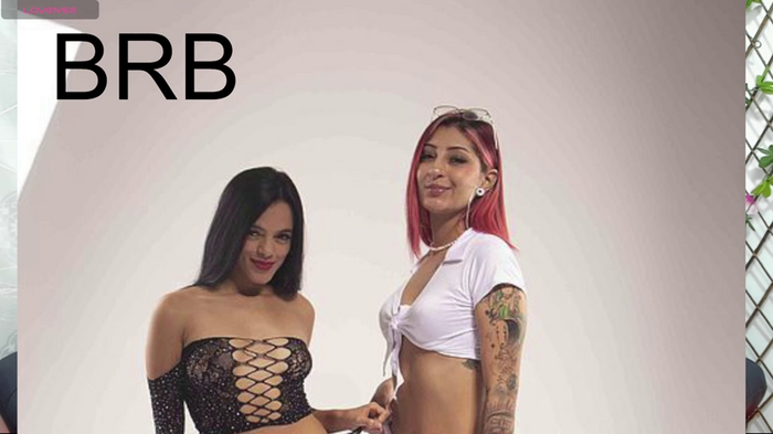 Sarah_and_Nicolle