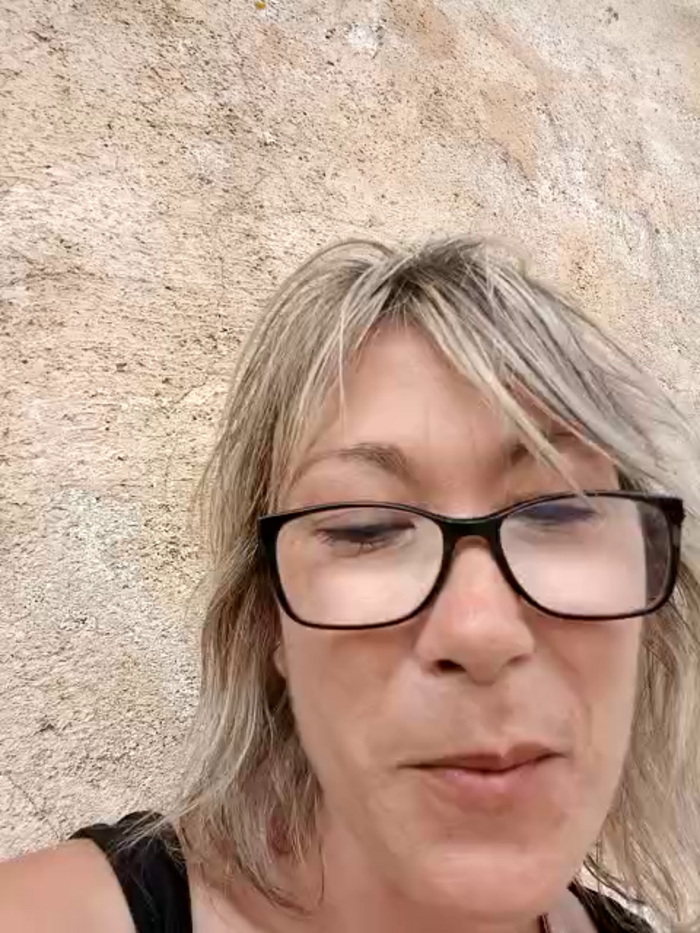 Timide_girl2