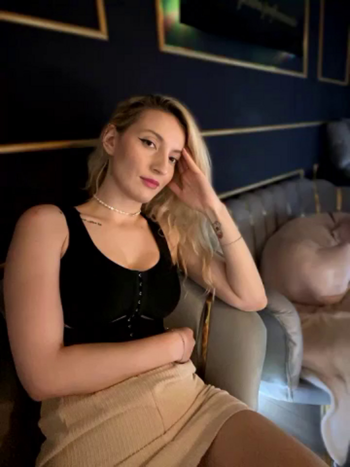 Ella_Charm