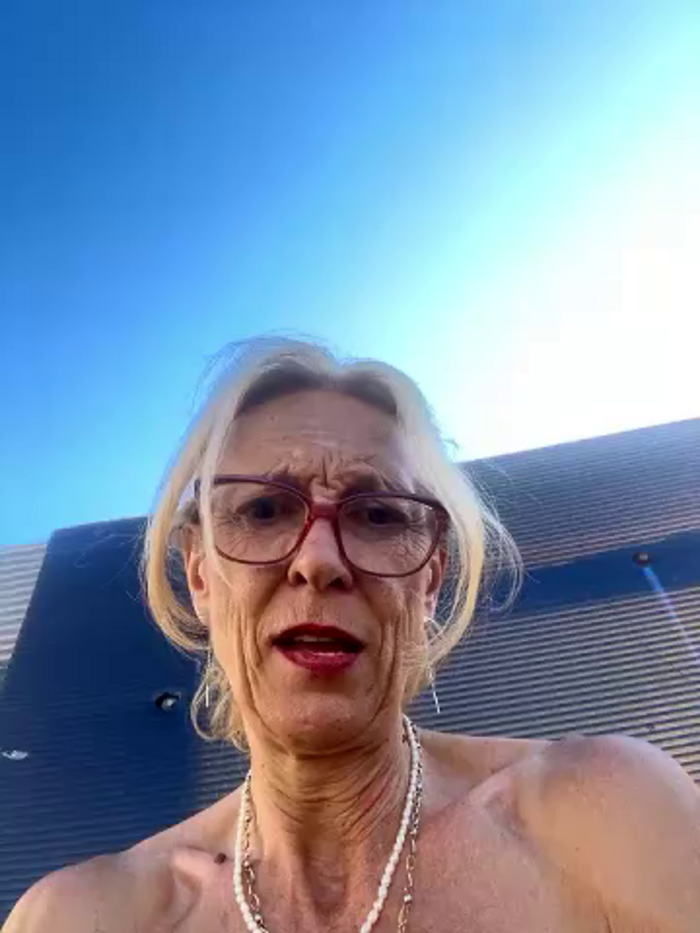 adella13