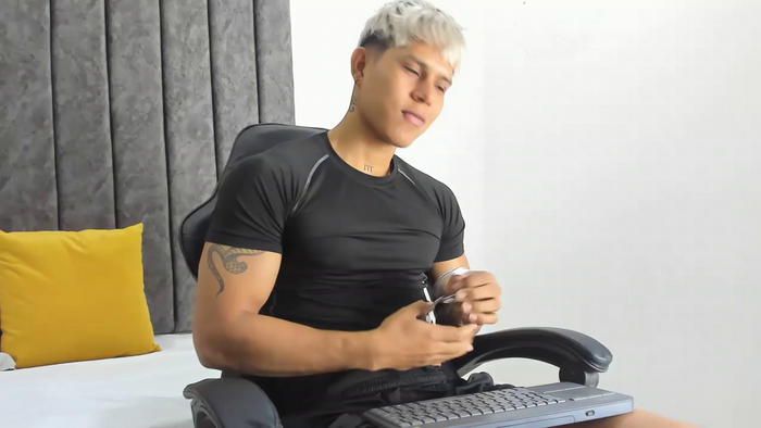baby_stud