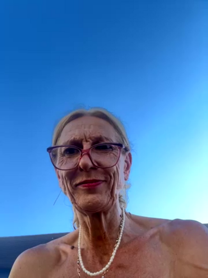 adella13