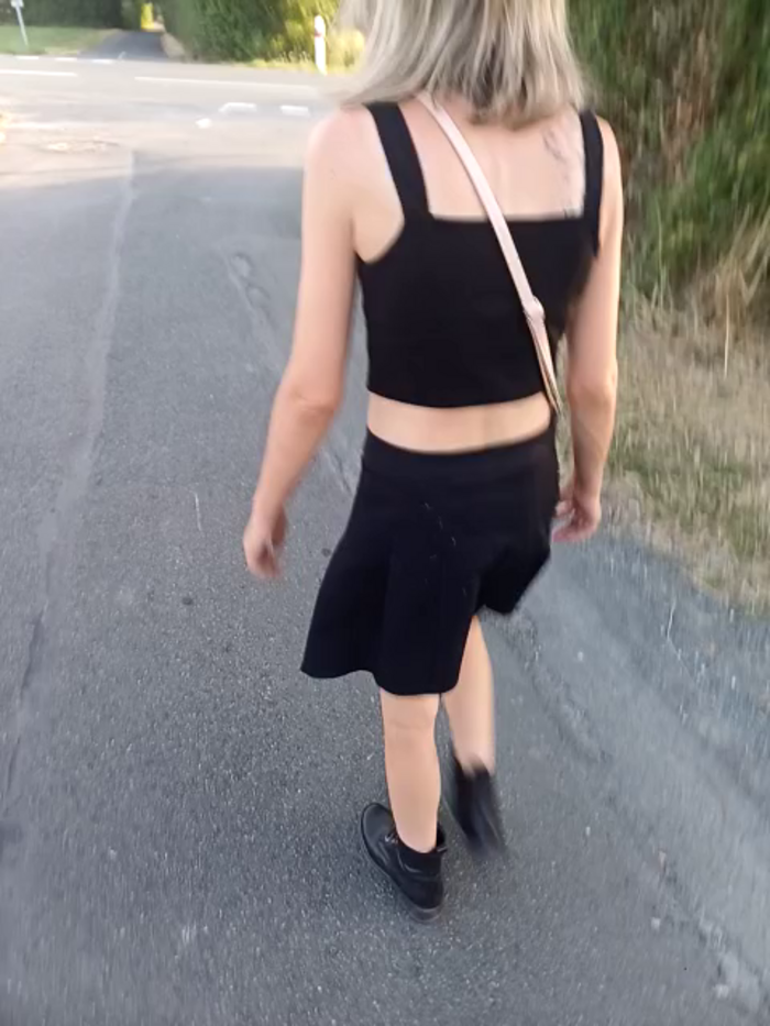 Timide_girl2