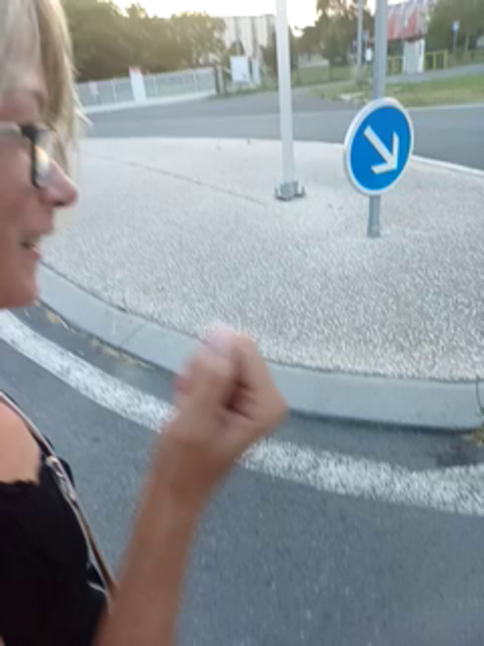 Timide_girl2